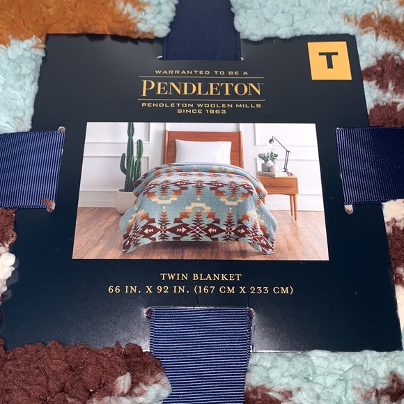Pendleton Sherpa Fleece Cozy Twin Blanket - Picture 8 of 16